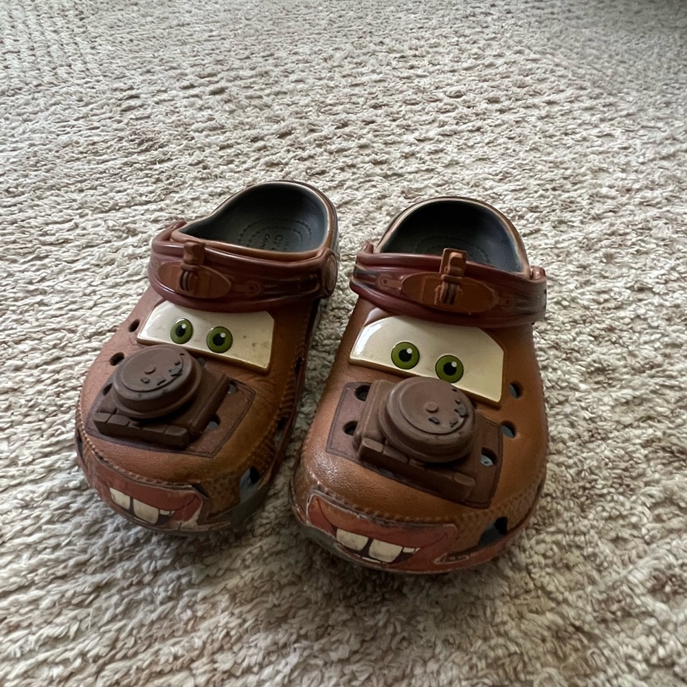 CROCS TOW MATER (CARS)